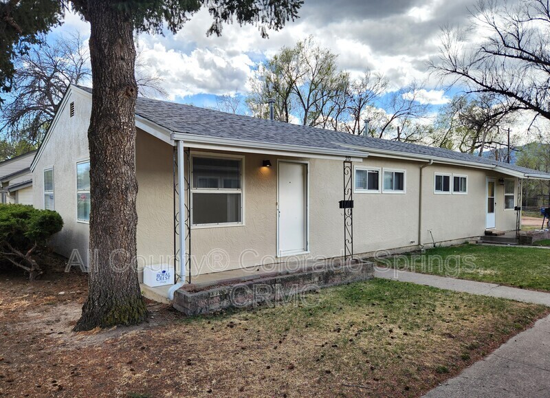 212 N Logan Ave in Colorado Springs, CO - Building Photo