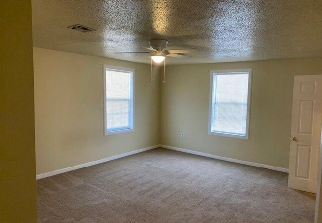 1003 School St, Unit B in Breaux Bridge, LA - Foto de edificio - Building Photo