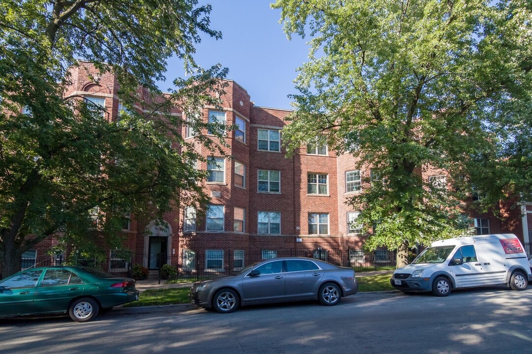 1716 W Farwell Ave in Chicago, IL - Building Photo