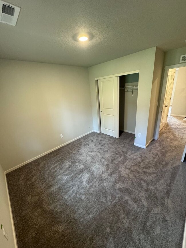 2051 Franklin St in Lebanon, OR - Building Photo - Building Photo