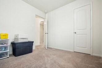 12730 Pelican Bay Dr in Houston, TX - Building Photo - Building Photo