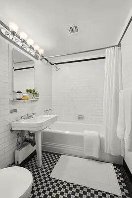 353 W 56th St in New York, NY - Foto de edificio - Building Photo