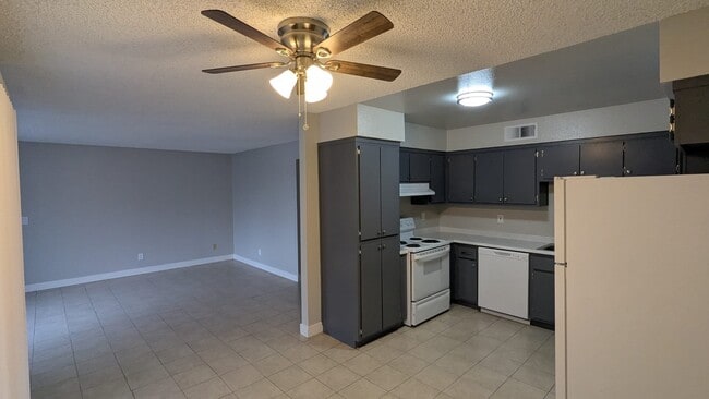 815 N Peach Ave, Unit 122