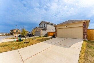 424 LT Rusty Dr in Jarrell, TX - Building Photo - Building Photo
