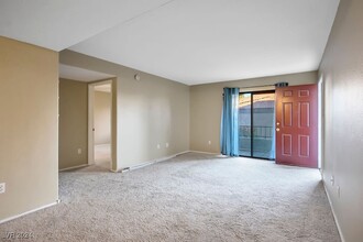 950 Seven Hills Dr, Unit 1514 in Henderson, NV - Building Photo - Building Photo