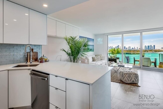 1000 West Ave in Miami Beach, FL - Building Photo - Building Photo