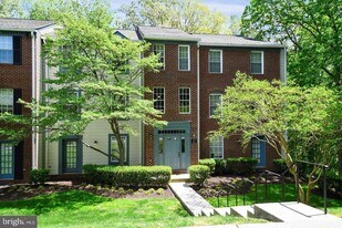 678 Newbridge Ct in Arnold, MD - Building Photo