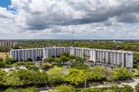 Hi Greens of Inverrary in Lauderhill, FL - Foto de edificio - Building Photo