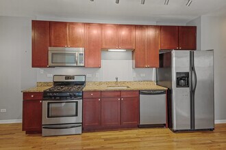 1740 W Foster Ave in Chicago, IL - Building Photo - Building Photo