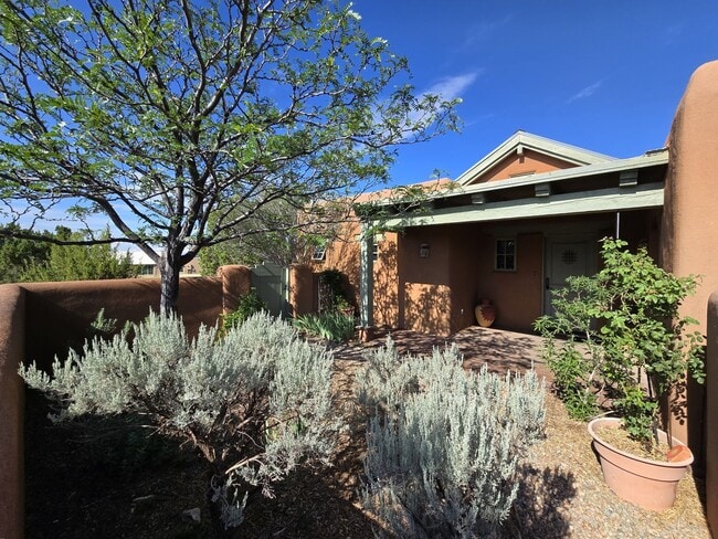 59 Sonrisa Trail in Santa Fe, NM - Building Photo - Building Photo
