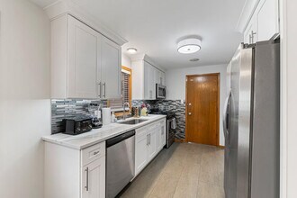 2034 W Berteau Ave in Chicago, IL - Building Photo - Building Photo