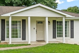 370 Rossview Rd in Clarksville, TN - Building Photo - Building Photo