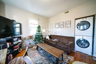 777 Parker St, Unit 777 Parker St., #3CP, Bos Apartamentos