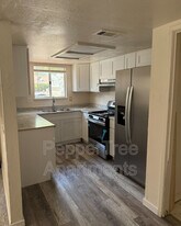 151 E Cherry Ln in Coalinga, CA - Building Photo