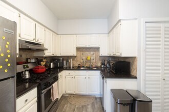 3709 N Sheffield Ave, Unit 208 in Chicago, IL - Foto de edificio - Building Photo