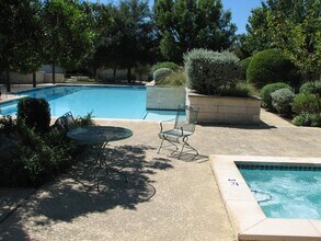 2100 Pipers Field Dr in Austin, TX - Building Photo - Building Photo