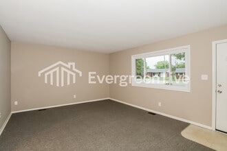 307 W Martindale Rd in Englewood, OH - Building Photo - Building Photo