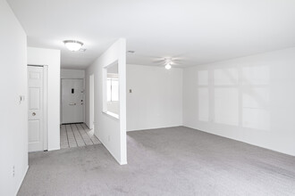 Hillcrest Apartments in Woodstown, NJ - Building Photo - Interior Photo