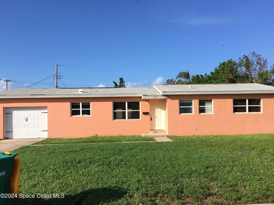 239 NE 2nd St in Satellite Beach, FL - Building Photo