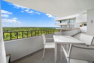 155 Ocean Ln Dr in Key Biscayne, FL - Building Photo - Building Photo