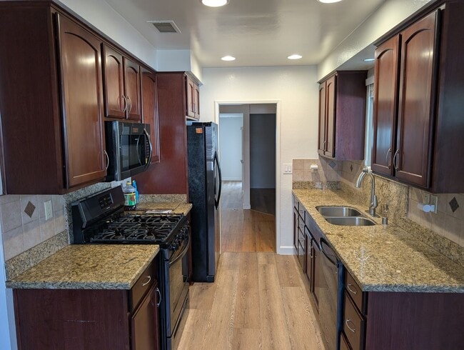 748 W Gage Ave in Fullerton, CA - Building Photo - Building Photo