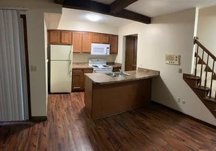 4539 Sandringham Dr in Upper Arlington, OH - Foto de edificio - Building Photo