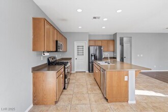 10645 Mt Jefferson Ave in Las Vegas, NV - Building Photo - Building Photo