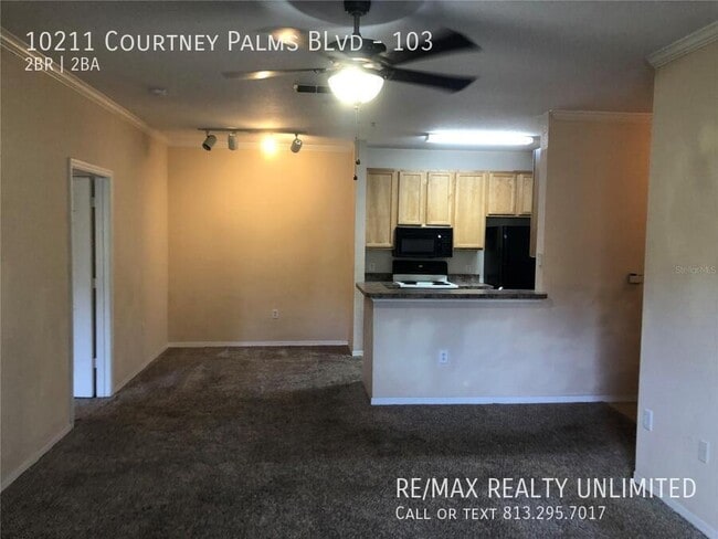10211 Courtney Palms Blvd in Tampa, FL - Building Photo - Building Photo