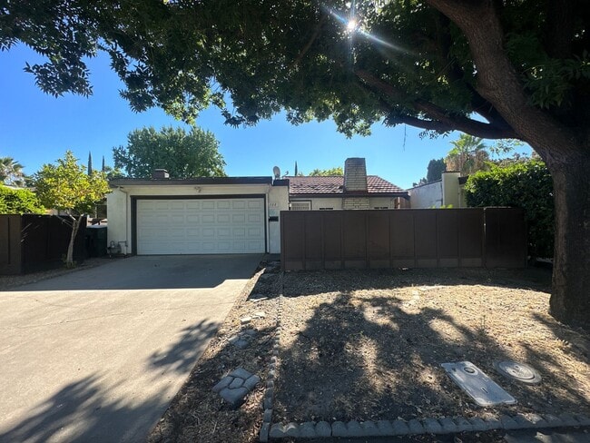 property at 308 N Riverside Dr