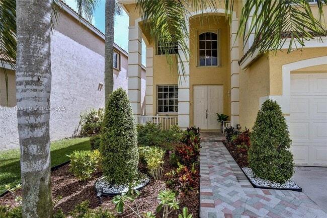 4322 Fox Ridge Dr in Weston, FL - Building Photo - Building Photo