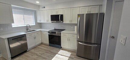 9475 Bay Colony Dr in Des Plaines, IL - Foto de edificio - Building Photo