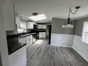 62 Bennett Rd in Candler, NC - Building Photo - Building Photo