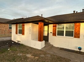 2322 Meadow Ln in Mesquite, TX - Building Photo