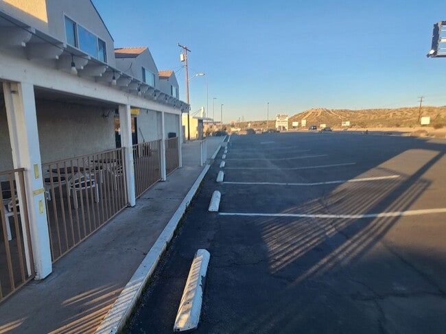 26468 National Trails Hwy in Helendale, CA - Building Photo - Building Photo