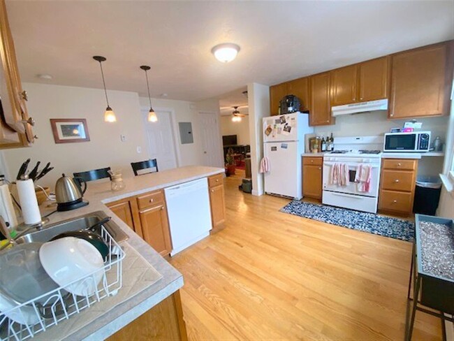 389 Columbia St, Unit 1