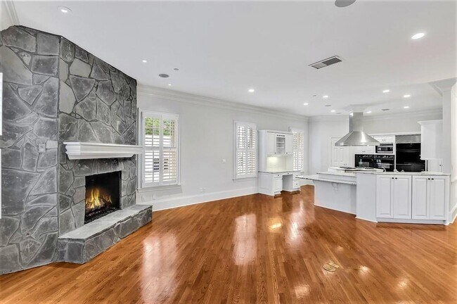 3657 Peachtree Rd NE in Atlanta, GA - Building Photo - Building Photo