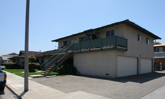 16611 Bartlett Ln in Huntington Beach, CA - Building Photo - Building Photo