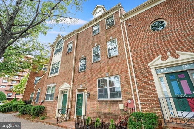 property at 2622 Clarendon Blvd