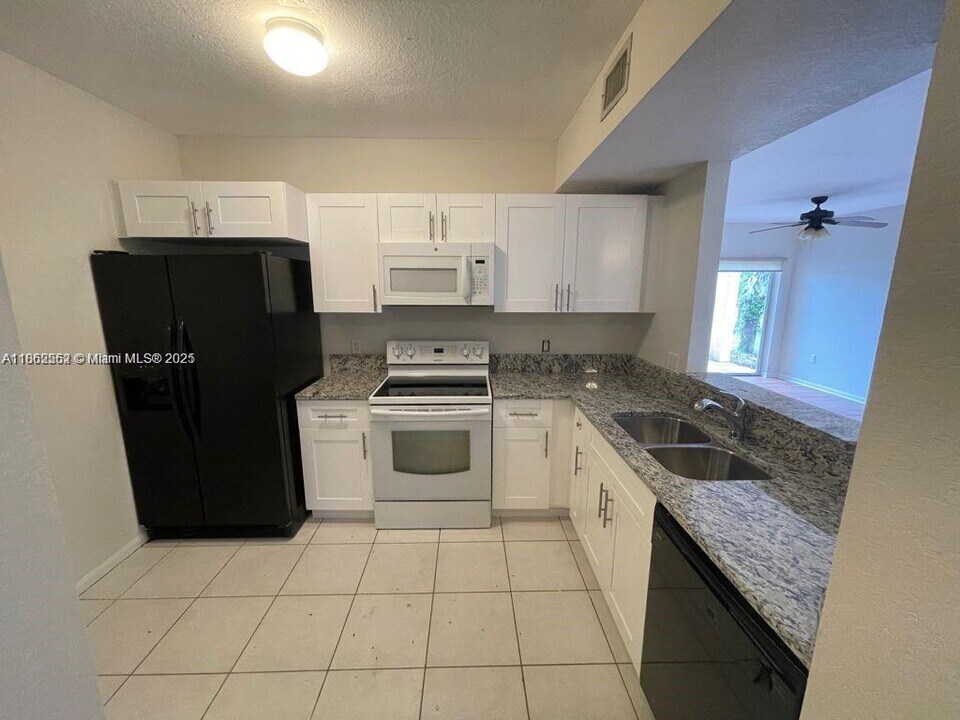1133 Golden Lakes Blvd in Royal Palm Beach, FL - Building Photo