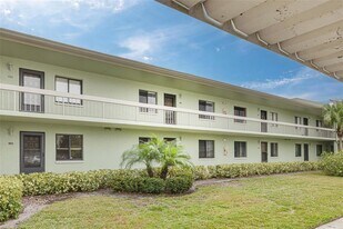 218 Caryl Way in Oldsmar, FL - Building Photo