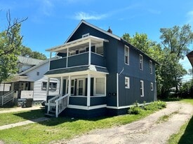 901 Emerson Ave in Muskegon, MI - Building Photo