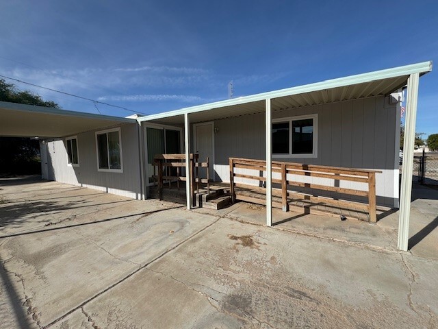 8205 S Green Valley Rd in Mohave Valley, AZ - Foto de edificio - Building Photo