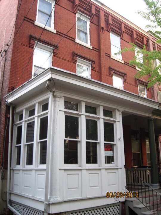 329 E Union St in Burlington, NJ - Building Photo