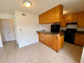 2920 Peachtree Dr in Stockton, CA - Building Photo - Building Photo