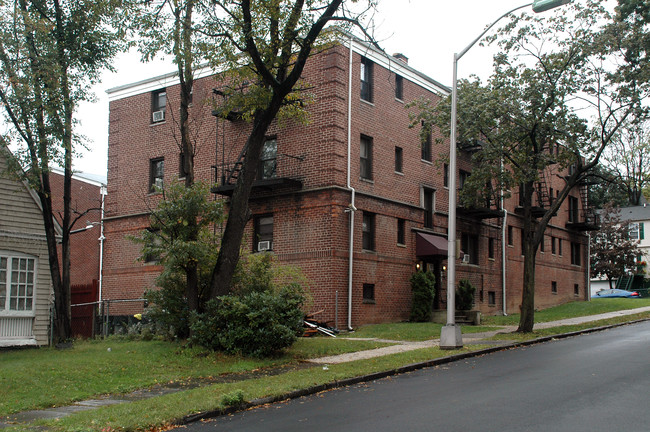 30 Summit Ave in East Orange, NJ - Building Photo - Building Photo