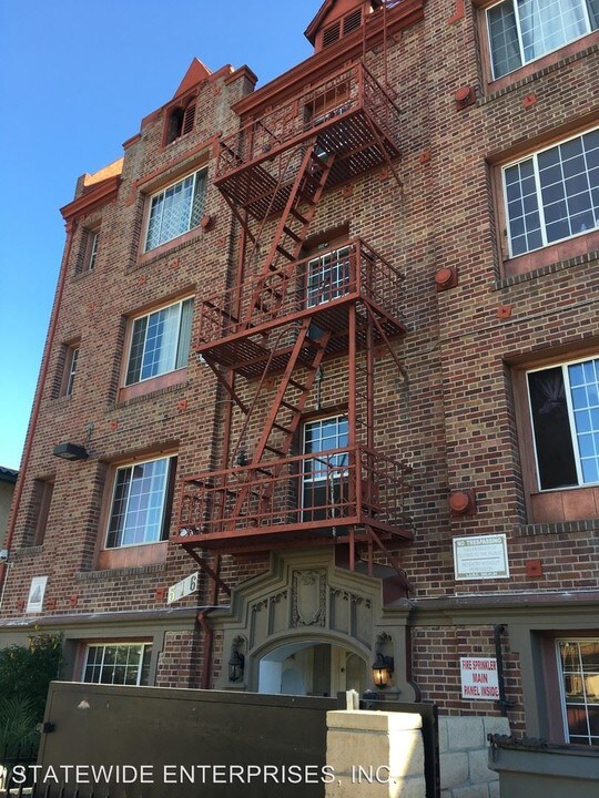 516 N Harvard Blvd in Los Angeles, CA - Building Photo