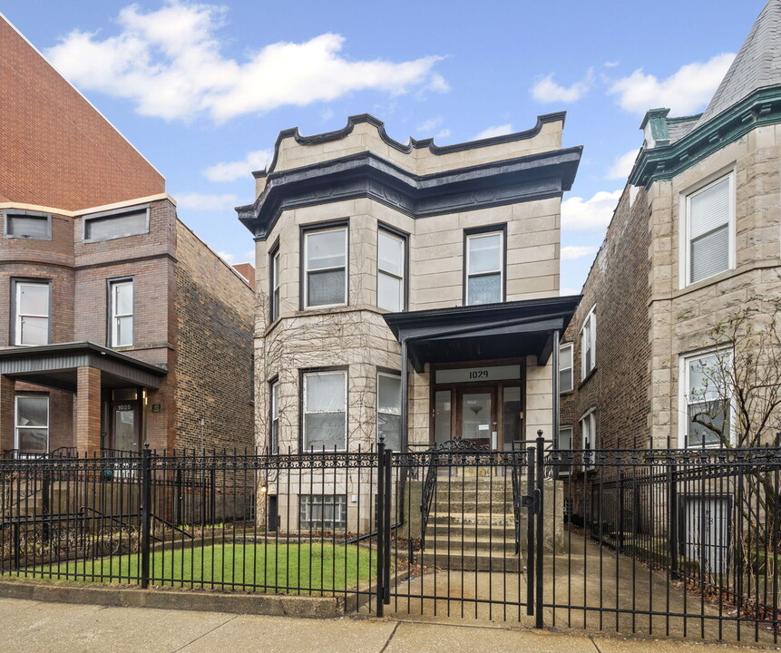 1029 W Irving Park Rd in Chicago, IL - Foto de edificio