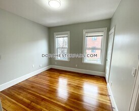 159 Boston St-Unit -1 in Boston, MA - Building Photo - Building Photo