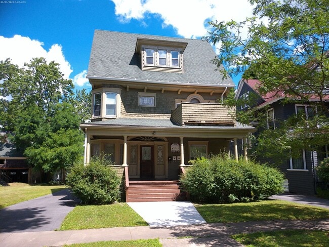 property at 117 Concord Pl