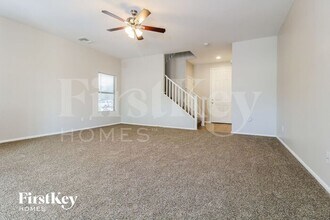 10946 W College Dr in Phoenix, AZ - Foto de edificio - Building Photo